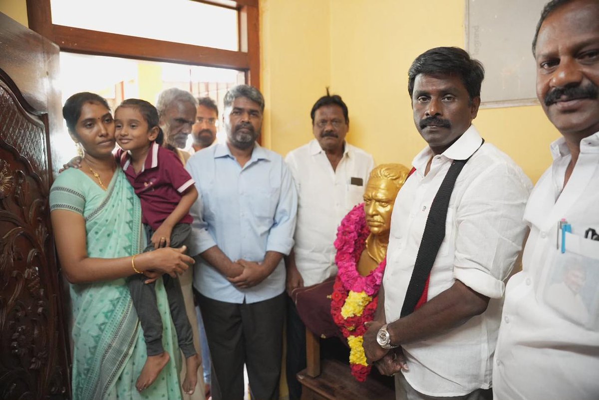 iparanthamen's tweet photo. திராவிட முன்னேற்றக் கழகத்தின் மூத்த முன்னோடியும், ‘மதுராந்தகத்தார்’ என அன்புடன் அழைக்கப்படும்  மதுராந்தகம் ஆறுமுகம் அவர்களின் இல்லத்திற்குச் சென்று, அவரது திருவுருவச் சிலைக்கு மாலை அணிவித்து, மலர்தூவி மரியாதை செலுத்தினேன்.

@mkstalin @Udhaystalin @arivalayam @dmk_youthwing @DMKITwing @PEN_Offl 

#MKStalin #UdhayanidhiStalin #DMK #DMKitwing #Maduranthakam #இடைத்தேர்தல்
