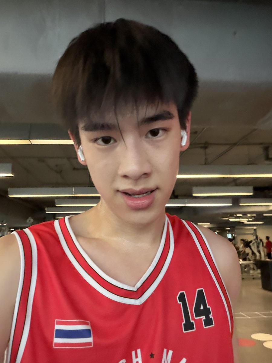 ujeenayp_'s tweet photo. ฝึกเดินขั้นสุดก่อนงาน 55555 
#ujeenayp_ https://t.co/DOXA10VoTh