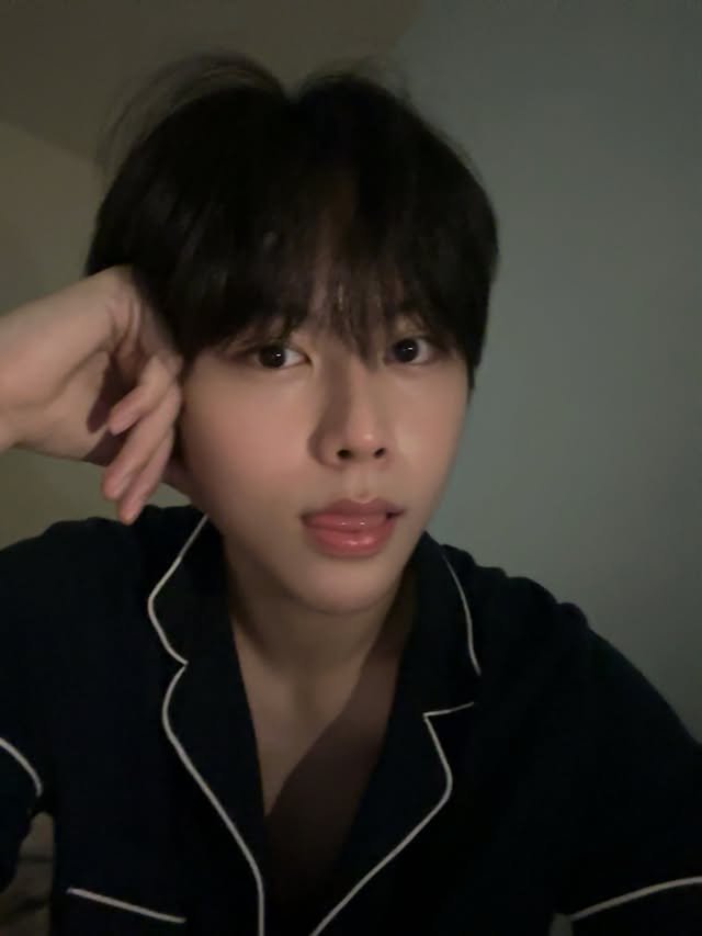 howss1_'s tweet photo. 아잠만 개웃겨ㅋㅋㅋ 린이의 영상일기 다시 볼 사람
저 잠옷 거의 모든 화에 입고있음
 옛날부터 꾸준히 입고있었네 https://t.co/28FmEot5x2