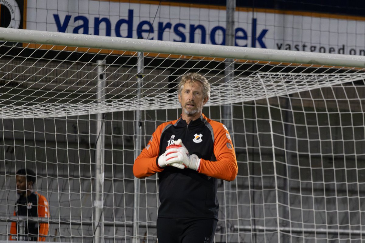 vdsar1970's tweet photo. Preparing for next weeks game in Jakarta with a good training session this monday evening! @the_rivalry_returns
Great to see some known faces @vvkatwijk where we as family have some great history! #training #gettingfit https://t.co/29Zt46Trtw