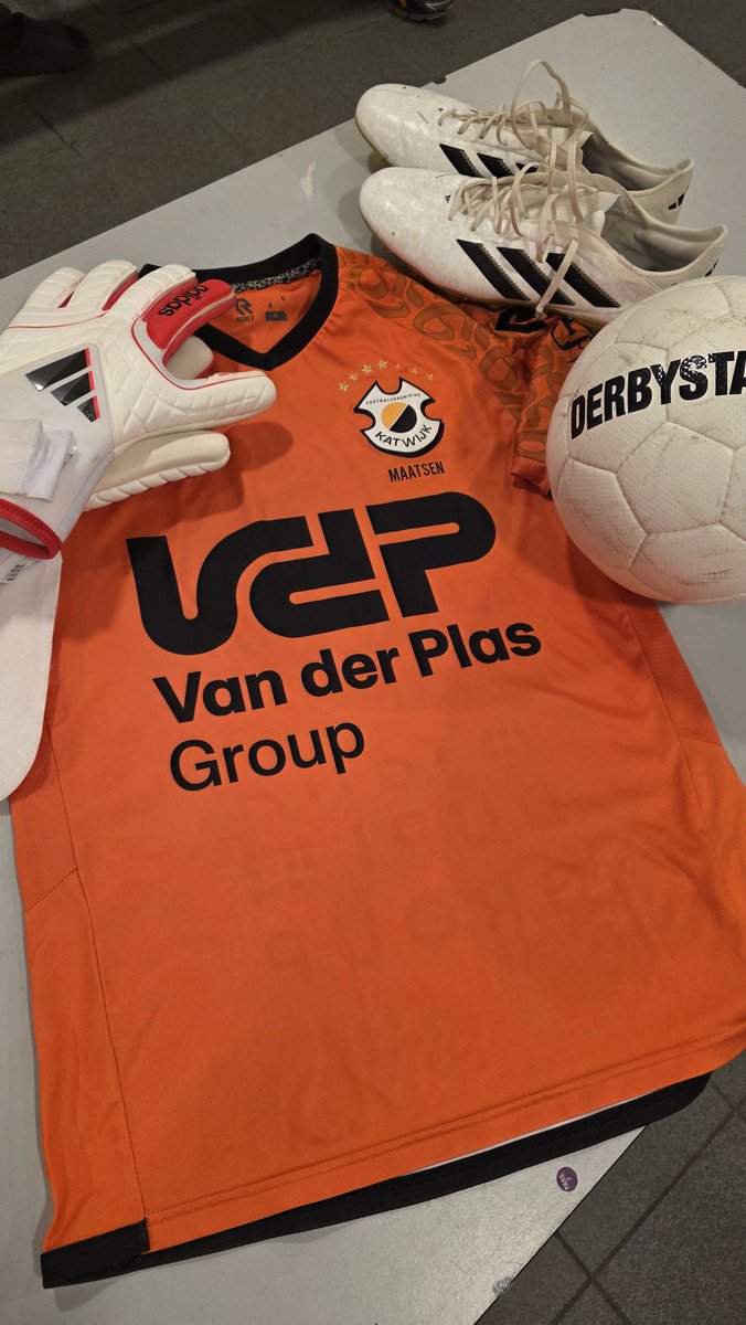 vdsar1970's tweet photo. Preparing for next weeks game in Jakarta with a good training session this monday evening! @the_rivalry_returns
Great to see some known faces @vvkatwijk where we as family have some great history! #training #gettingfit https://t.co/29Zt46Trtw