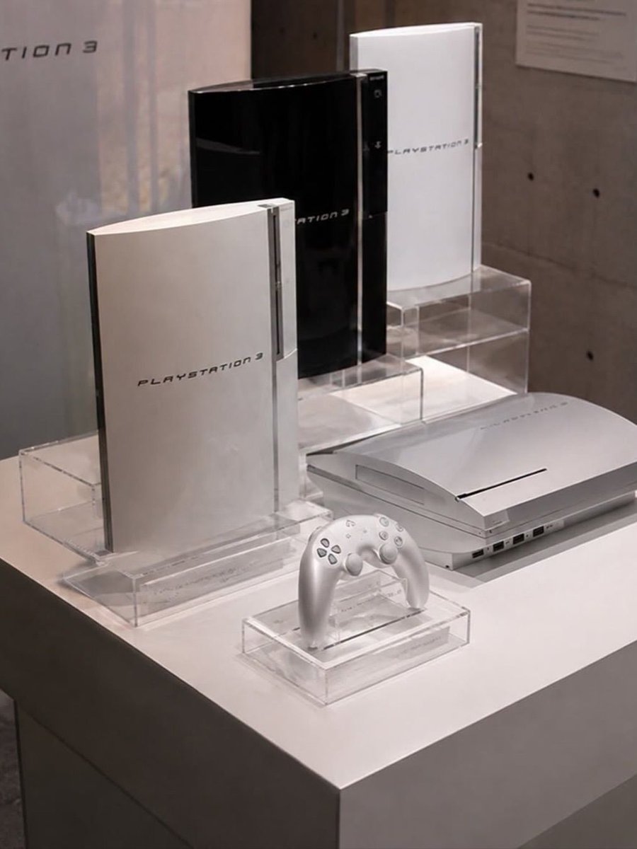 internetpreai's tweet photo. the original ps3 controller that never got released https://t.co/7rWRc4TI2X