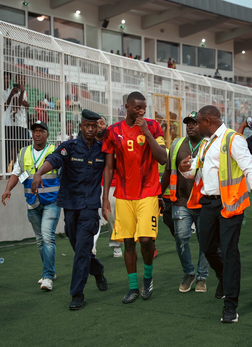 Guirassy_19's tweet photo. Anniversaire de l’indépendance. Très belle manière de la célébrer avec une victoire. Très fier pour le peuple. Vous le méritez 🇬🇳 Merci à toute l’équipe pour les efforts. Un grand plaisir de retrouver la maison après tant d’années. Merci du soutien incroyable 🔥🤯
#alhamdulillah https://t.co/UVZUqUJngV