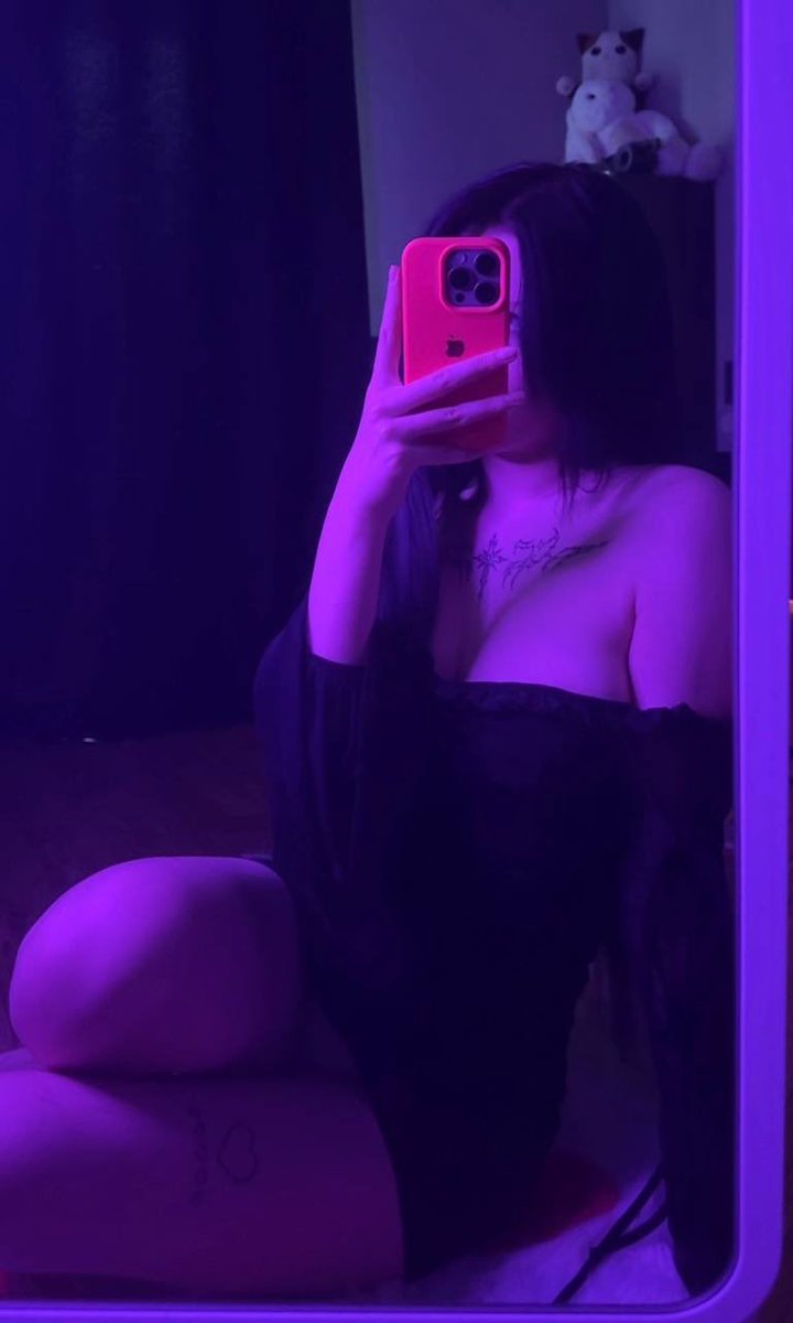 Evatacrrush's tweet photo. Fille de 19 ans, quelqu'un veut des photos (pas à vendre) ? [🙈] Garçons seulement X. https://t.co/H6KuHSjLg8