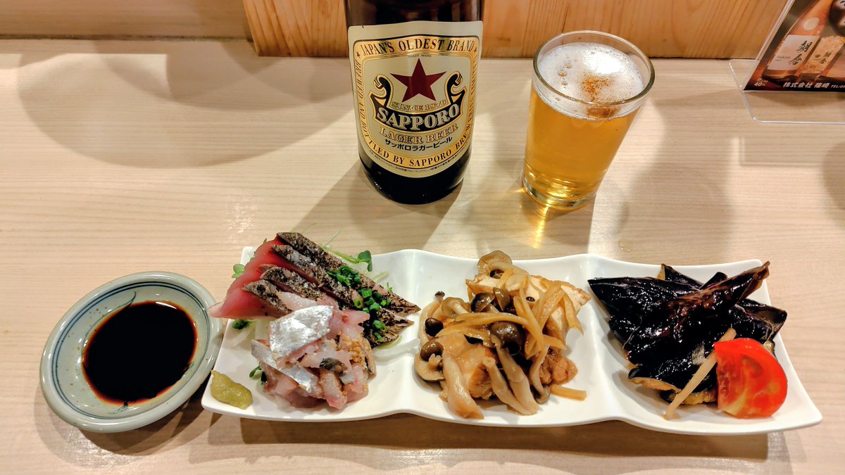Breguet_san's tweet photo. 今夜は立ち飲み屋さんです✨
周年記念でお客さんが多いです😅
今日もおでんを頂きました🍢😊
#晩酌
#晩ごはん
#居酒屋
#立ち飲み https://t.co/lPH1BkTO6V