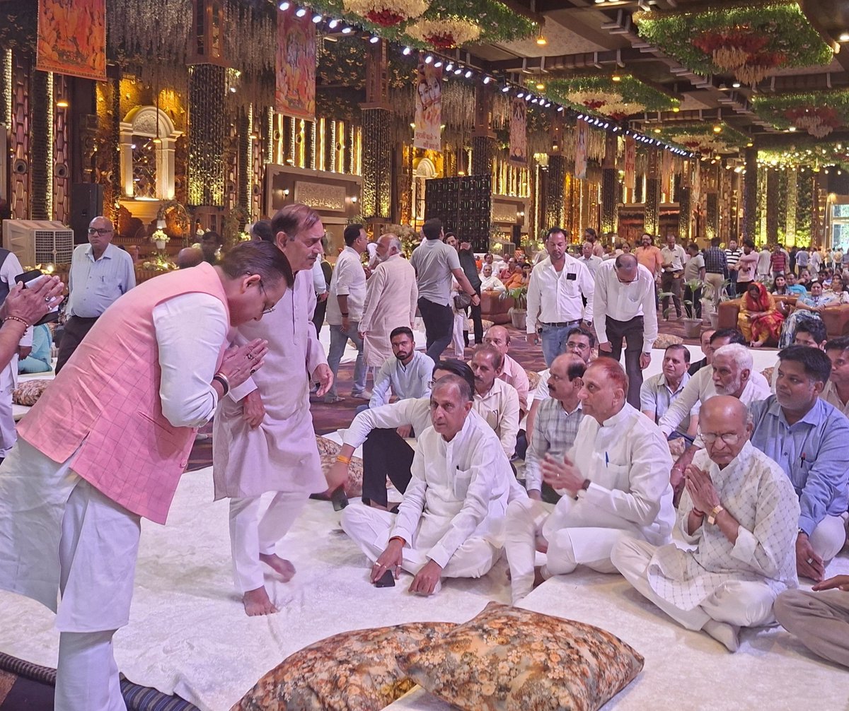 arvindgargbjp's tweet photo. दिल्ली नगर निगम के महापौर श्री प्रवेश वाही जी की पूज्य माताजी स्वर्गीय श्रीमती राज रानी वही जी को पुष्पांजलि अर्पित की।
#BJP4IND #bjp4delhi #arvindgarg https://t.co/o7UwrRl1T4