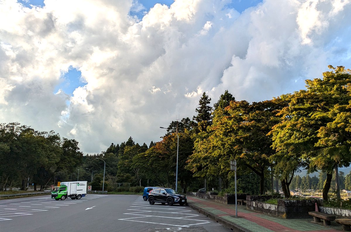 TochigikenD's tweet photo. 【秋日和】file02
#紅葉 はまだ？
#日光道 や#いろは坂 #湯ノ湖 もまだですね～
だからこそ、#渋滞 に巻き込まれず、ゆったり、のんびり。

思い立ったら #東北道 から #日光道 を乗り継いで #日光 にどうぞ。らくちんです！ https://t.co/8vfeY7QPXO