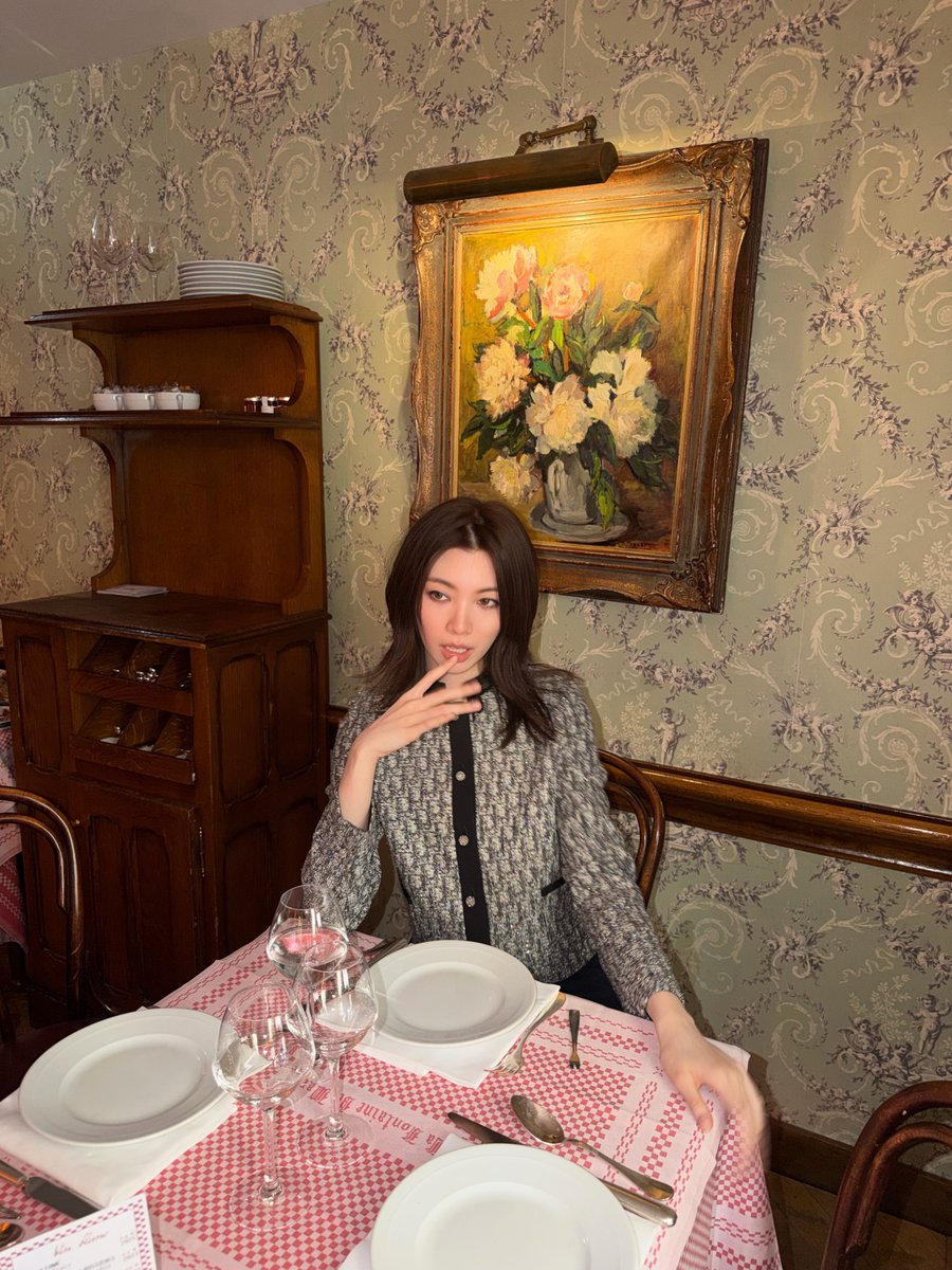 OrmKorn_CN's tweet photo. Orm Kornnaphat strikes a balance between Dior’s refined style and her own fashion sense that feels totally effortless

#OrmKornnaphat
#OrmKornnaphatDiorSummer27
#Dior #DiorSummer27 #PFW
@ormmormm  @Dior  @XFashion . https://t.co/rhUW4MVsS8