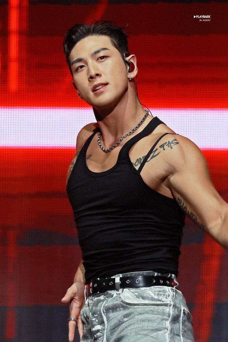borabyuI's tweet photo. face card so naturally lethal he’s looking better without stage makeup and with an extra 7kg of pure muscle… baekho you’re a god amongst men… https://t.co/MX5swPBP4W