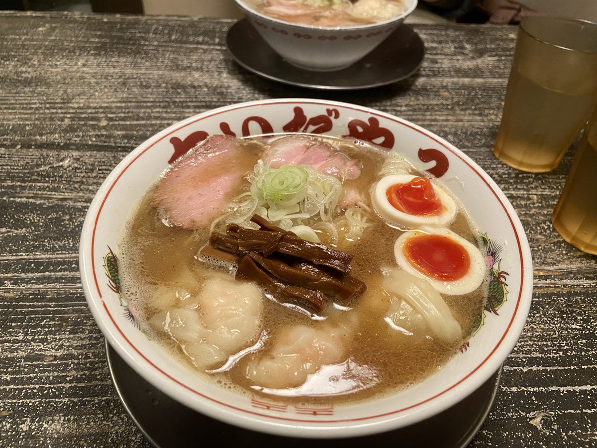 galasho_game's tweet photo. ワンタンが美味しいぐらいしか知らずに入ってみたのですが、全部めちゃくちゃ美味しかった❗️久しぶりに人を選ばずオススメできるラーメン＞ω＜🍜w https://t.co/HzK57GXl5k