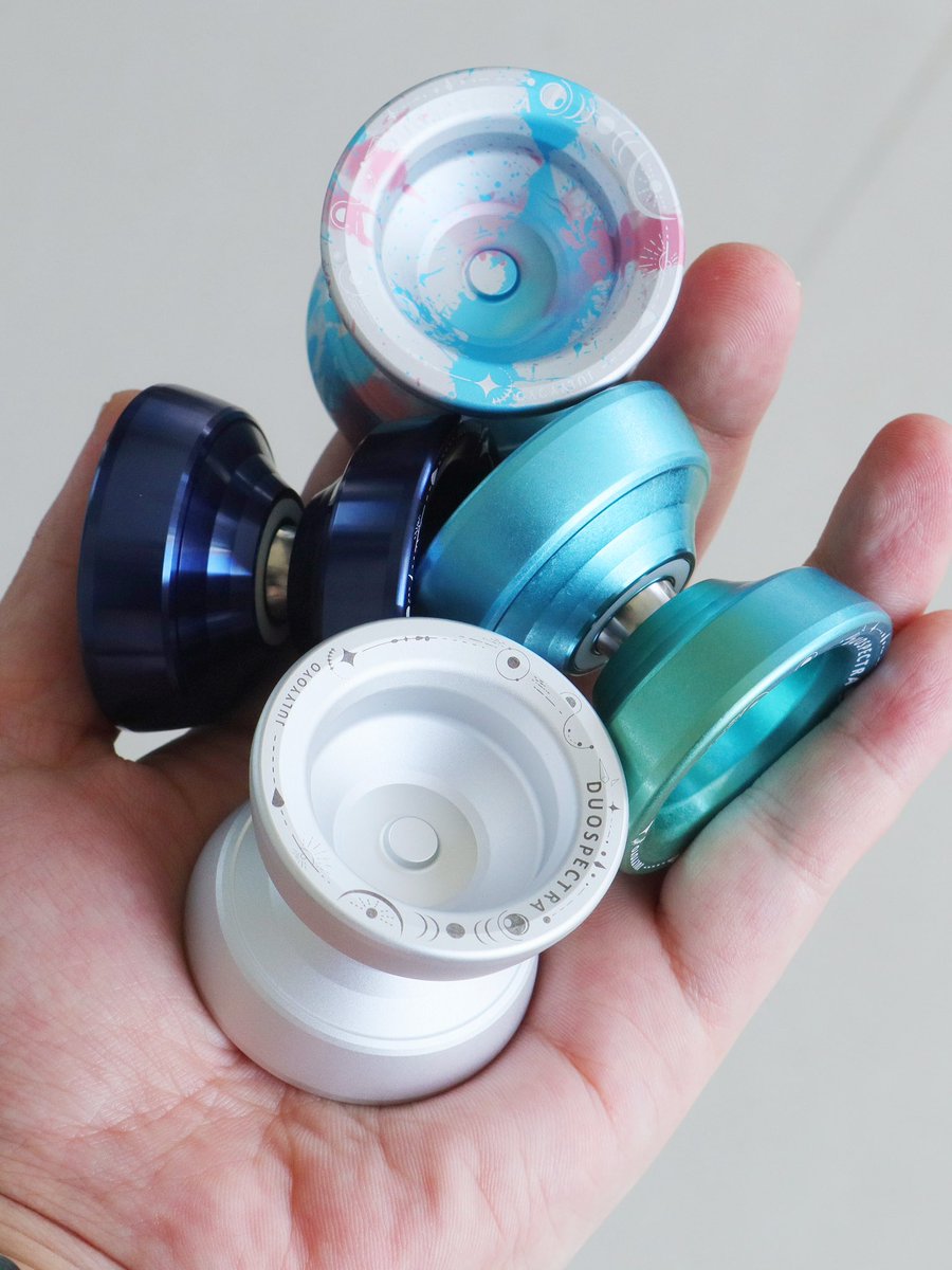 JULYYOYO_44's tweet photo. Duospectra

JULYYOYO 新作ミニヨーヨー
コンパクトで操作性に優れ、安定感抜群。
持ち運びやすく、いつでもヨーヨーを楽しめます。
ストーンウォッシュカラーもラインナップ。ぜひお試しください。

直径：45.5mm
幅：43mm
重量：66g
素材：Al6061

CYML2026 JULYYOYOブースで発表！

 #ヨーヨー https://t.co/0TGEXxLvKU