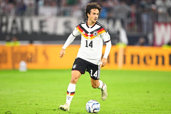 Moritz_Becker_'s tweet photo. ⚡️ 🇩🇪⚽️ Deutsche Fußballgeschichte!
Mika Baur, Sohn der Handball-Legende Markus Baur, feierte gegen Serbien sein Debüt für die Nationalmannschaft – und wurde dabei zum 1000. Spieler der DFB-Geschichte.
Jürgen Klopp schwärmt: „Wahnsinnig schlau, technisch unfassbar gut.“ 👏 https://t.co/Qo9UfBVFIk