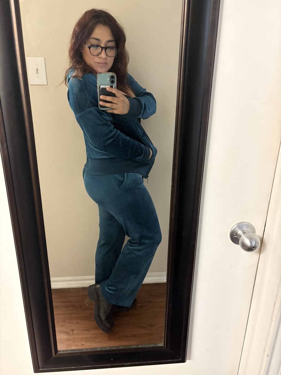 ConkiClassic's tweet photo. Tuesday and Thursday’s outfits. Neither is very cute but guess I’ll post https://t.co/DQrKt5QE3V