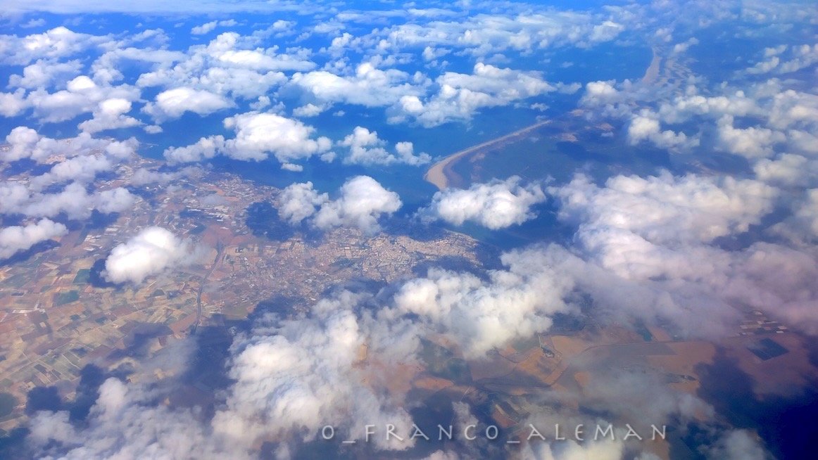 o_franco_aleman's tweet photo. Sanlúcar de Barrameda y parte de Doñana con nubes...
#vistaaerea #airview #earthview
#Andalucía #España #Guadalquivir #Atlántico
#Spain #Europe #Europa https://t.co/th5CDKbwmz