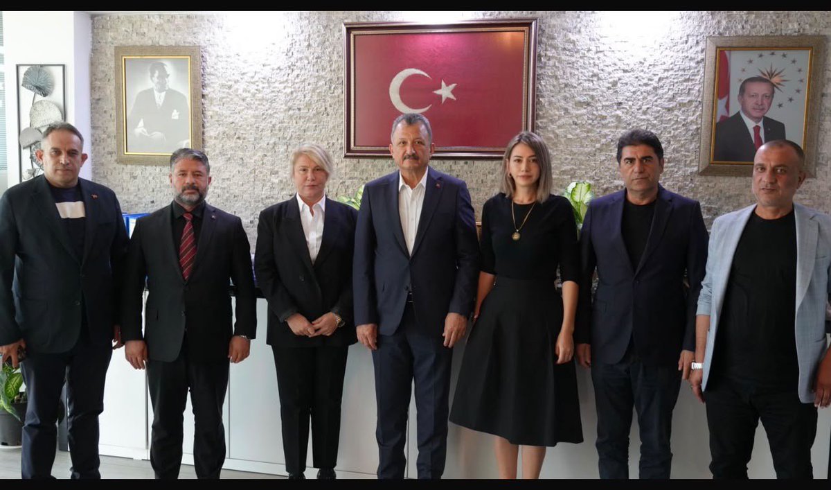 coskunali_01's tweet photo. Seyhan Sosyal Yardımlaşma ve Dayanışma Vakfı’mızı ziyaret ederek değerli Vakıf Müdürümüz Sayın Dudu Ecemiş’ten yürütülen çalışmalar hakkında bilgi aldık, sosyal yardımlar konusunda istişarelerde bulunduk.

Bir ailenin sofrasına, bir çocuğun ihtiyacına, bir büyüğümüzün derdine çare olabilmek hepimizin sorumluluğu. Seyhan’da hiçbir vatandaşımızın kendini yalnız hissetmemesi için çalışmaya devam edeceğiz.

İlgi ve misafirperverlikleri için kendilerine teşekkür ediyoruz.

#GüçlüTeşkilatGüçlüSeyhan