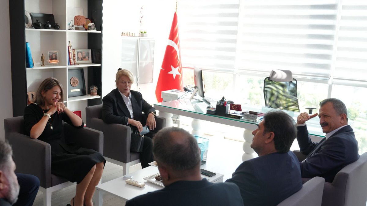 coskunali_01's tweet photo. Seyhan Sosyal Yardımlaşma ve Dayanışma Vakfı’mızı ziyaret ederek değerli Vakıf Müdürümüz Sayın Dudu Ecemiş’ten yürütülen çalışmalar hakkında bilgi aldık, sosyal yardımlar konusunda istişarelerde bulunduk.

Bir ailenin sofrasına, bir çocuğun ihtiyacına, bir büyüğümüzün derdine çare olabilmek hepimizin sorumluluğu. Seyhan’da hiçbir vatandaşımızın kendini yalnız hissetmemesi için çalışmaya devam edeceğiz.

İlgi ve misafirperverlikleri için kendilerine teşekkür ediyoruz.

#GüçlüTeşkilatGüçlüSeyhan