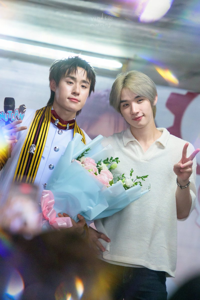 _pjsaturns's tweet photo. Congratulation to P'Bundit kub 💐

CELEBRATING NUTDAN
— #GraduateNutdan
( #nnutdan #hongshihoshi ) https://t.co/8UEKUCCJfr