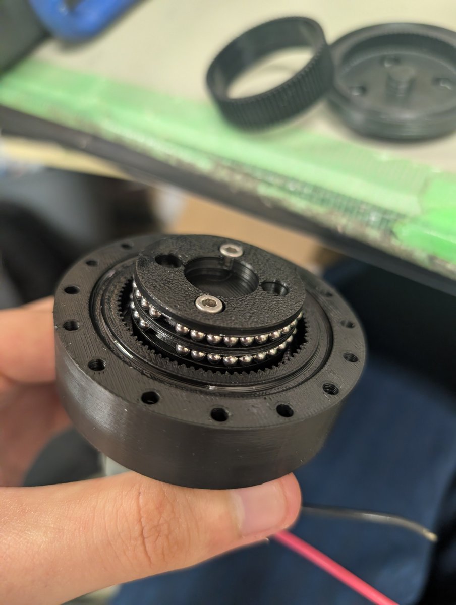Nano_masuter's tweet photo. 楕円のベアリング(?)を自作した https://t.co/daBBRknLfL