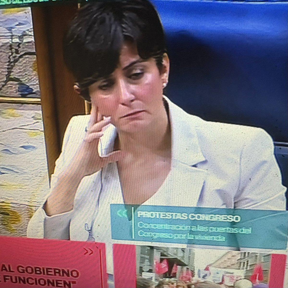 osa1_pilardela's tweet photo. Malos tiempos ,verdad? Esa cara de pena es porque igual se te acaba el chollo y tienes que buscarte trabajo , pero uno de verdad. Dónde queda la arrogancia, la soberbia con la que habéis desgobernado el país? Estáis recogiendo lo que habéis sembrado . Aire y cierren al salir. https://t.co/u5QnAWm8nb