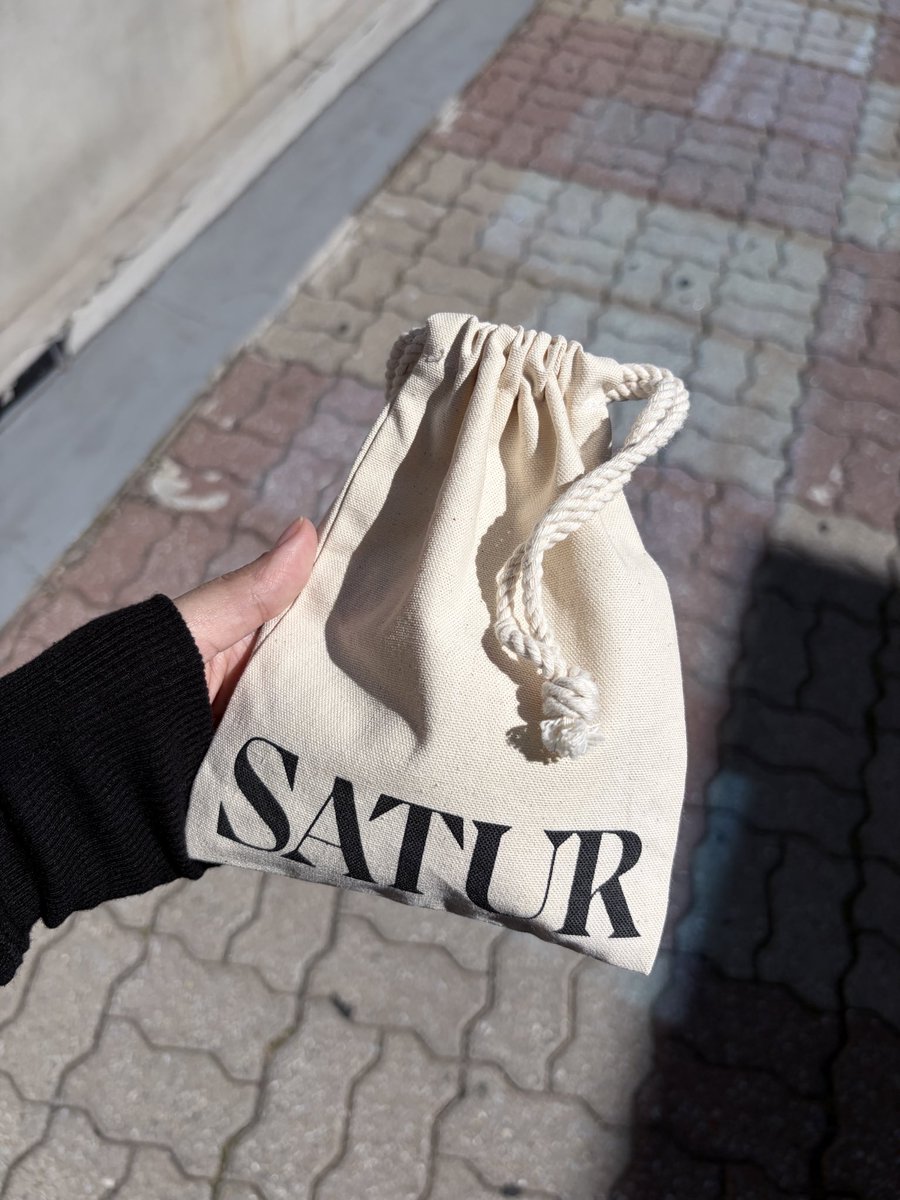 imhulacat's tweet photo. 님들 지금 세터하우스 도산점에서 1주년 이벤트 하는중! 세터랑 세터하우스 인스타 태그해서 스토리만 올리도 간식 들어있는 파우치 그냥 줌 개꿀임;; 구경간김에 꽁짜파우치 얻어와서 뿌듯✌🏻 럭키백도 팔길래 하나 사왔어요 타래로 올릴게요 https://t.co/LsOFcDXJTE