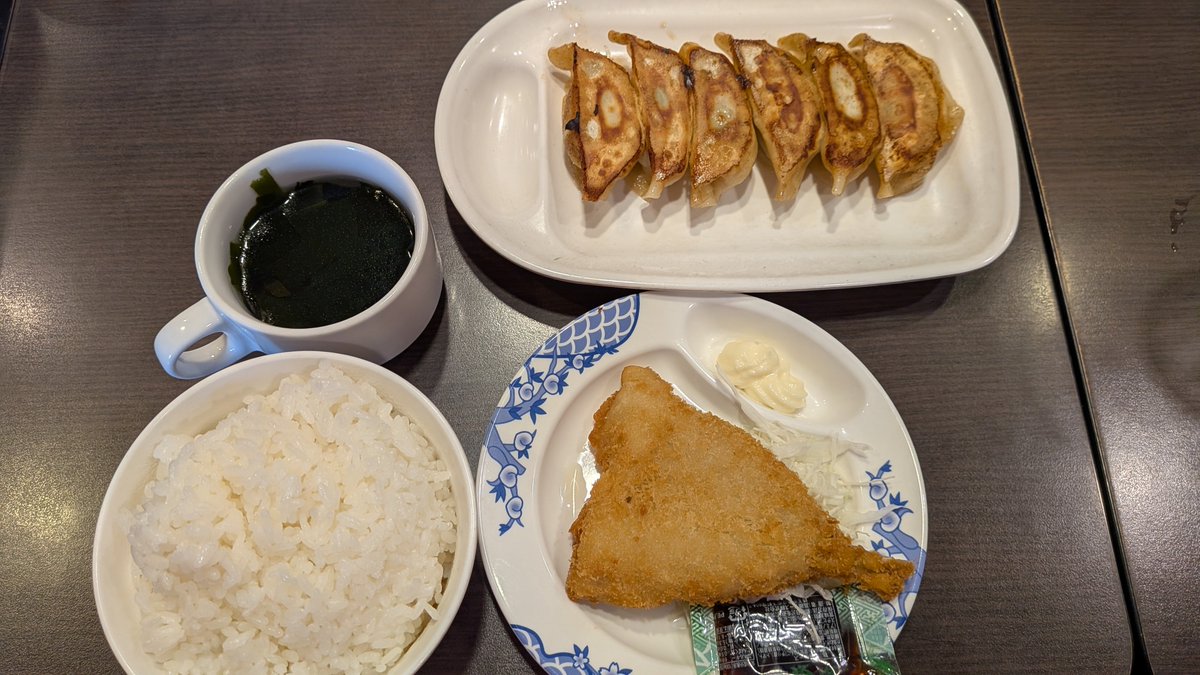 apollokosaba's tweet photo. 孤独のグルメリポート 
20261002

バーミヤン でランチ
アジフライごはんセット ごはん大盛り ¥384。半額クーポン券を使って、本格焼餃子¥164 でオーダー。5%割引クーポンを使ってトータル¥520。
満足 満足

#孤独のグルメ
#バーミヤン
#きのう何食べた
#グルメ
#ソロメシ
#ランチ
#モーニング

770 https://t.co/Go7XglNJRh