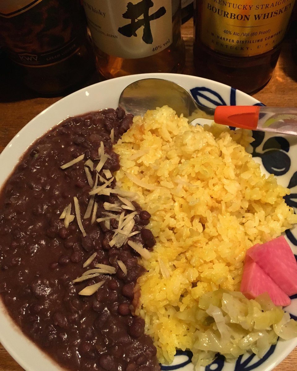 amuless's tweet photo. フライデーナイトAjitoやとります(^-^)/🍺
今のカレー☆モロヘイヤのチキンカレー/あずきジンジャーカレー☆
カレー2種類又は帯広風豚丼とのハーフ&amp;ハーフはディナーセットでもすすめです＼(^-^)／
本日の選べる肴は蕪の葉としらすのふりかけと胡桃のおつまみピッツァほか🍕
#中野坂上
#カレー
#BAR https://t.co/OJVAOvAece