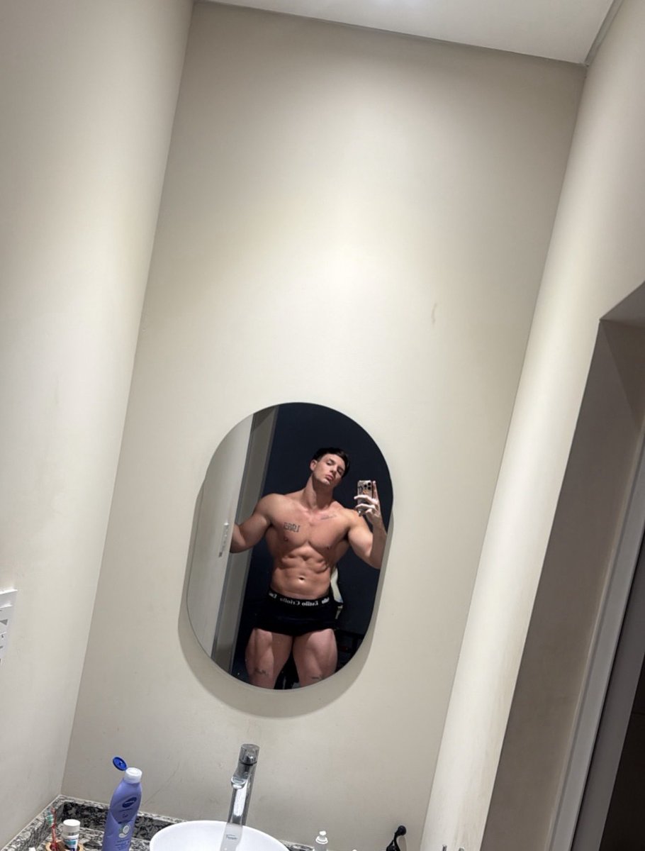 findommasteral's tweet photo. Lonely looks good on you.

Makes you sloppy. Makes you generous🤣😈

#findom #finsub #cashsub #cashfag #cashpig #paypig #alpha #unethicalfindom #unethical #pits #biceps https://t.co/aXL7wwQwp9