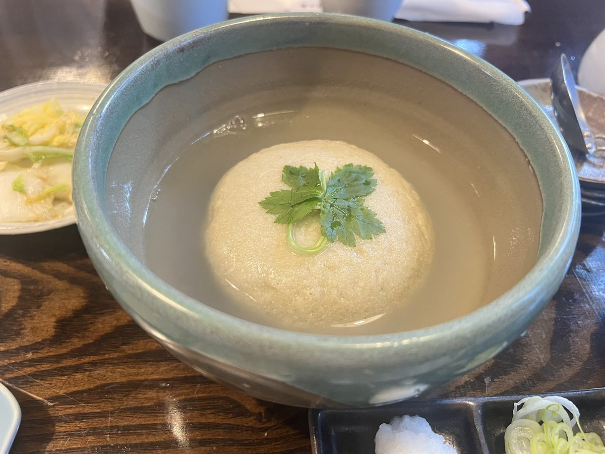 Romeon9's tweet photo. 戸隠そば、そばがき天ぷら全部美味すぎた https://t.co/Opp0TffhAQ