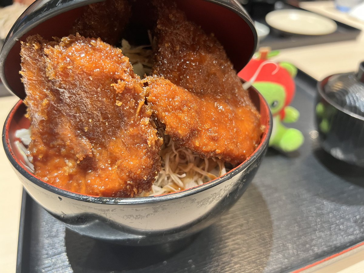 Romeon9's tweet photo. 戸隠そば、そばがき天ぷら全部美味すぎた https://t.co/Opp0TffhAQ