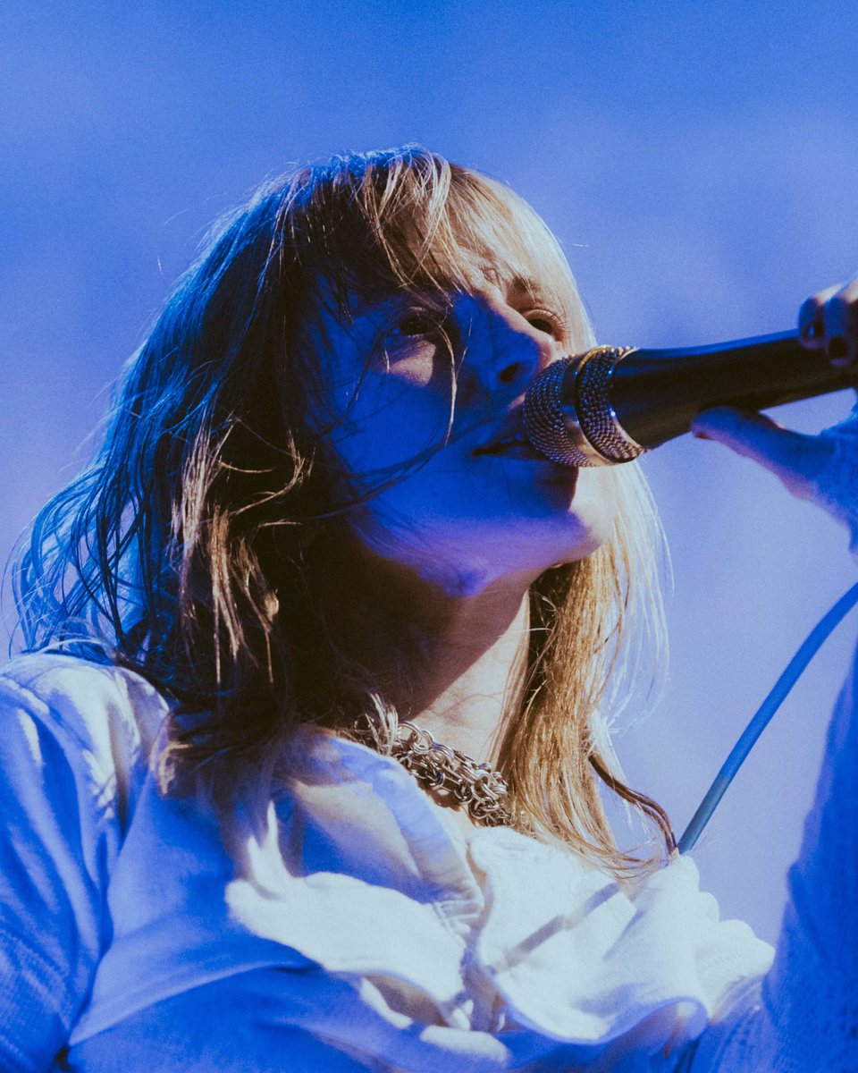 imaIiabiIityx's tweet photo. these are some of the best photos of hayley i’ve ever seen 😭 incredible https://t.co/wMzf8x5XeH