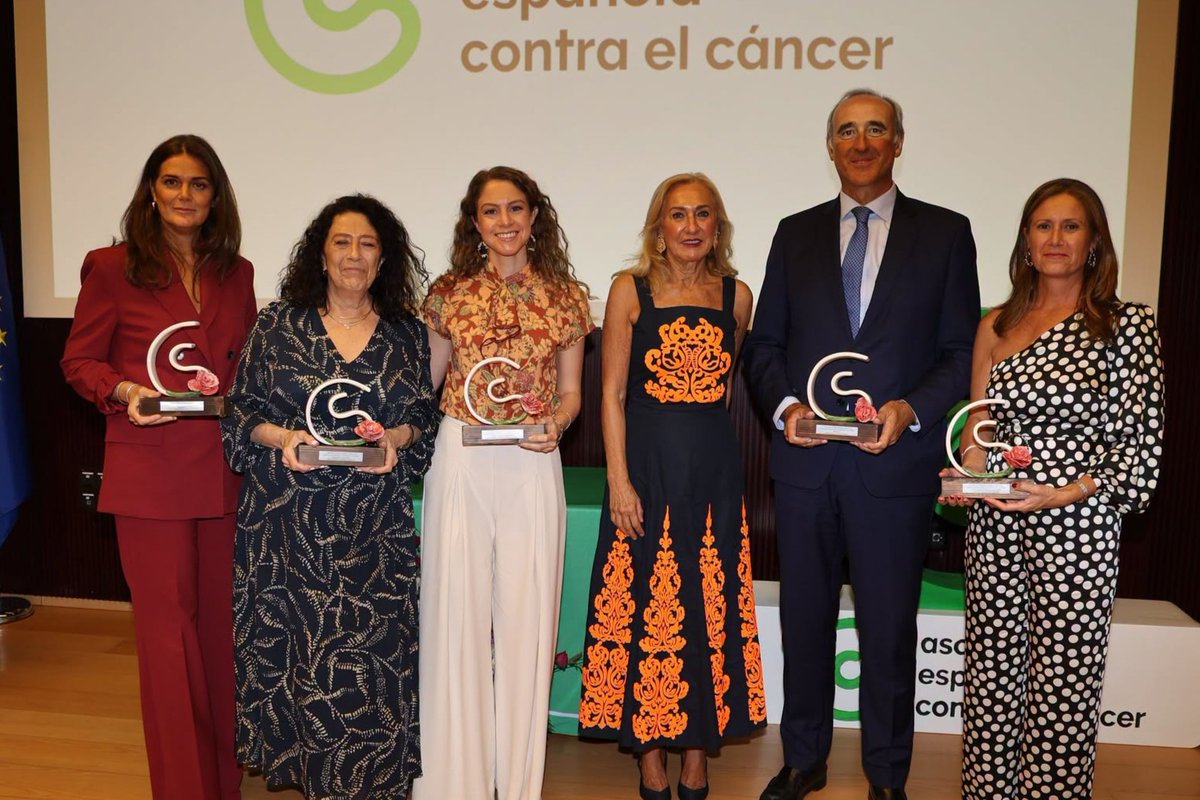 COECordoba's tweet photo. 🏆 @contracancerCOR entregó ayer sus IV Premios 'María Cañas', que reconocen la contribución para mejorar la vida de las personas con cáncer y sus familias. El @COECordoba  estuvo presentes para respaldar estos galardones y la importante labor de esta Asociación.  ¡Enhorabuena! https://t.co/1MweQD3LeX