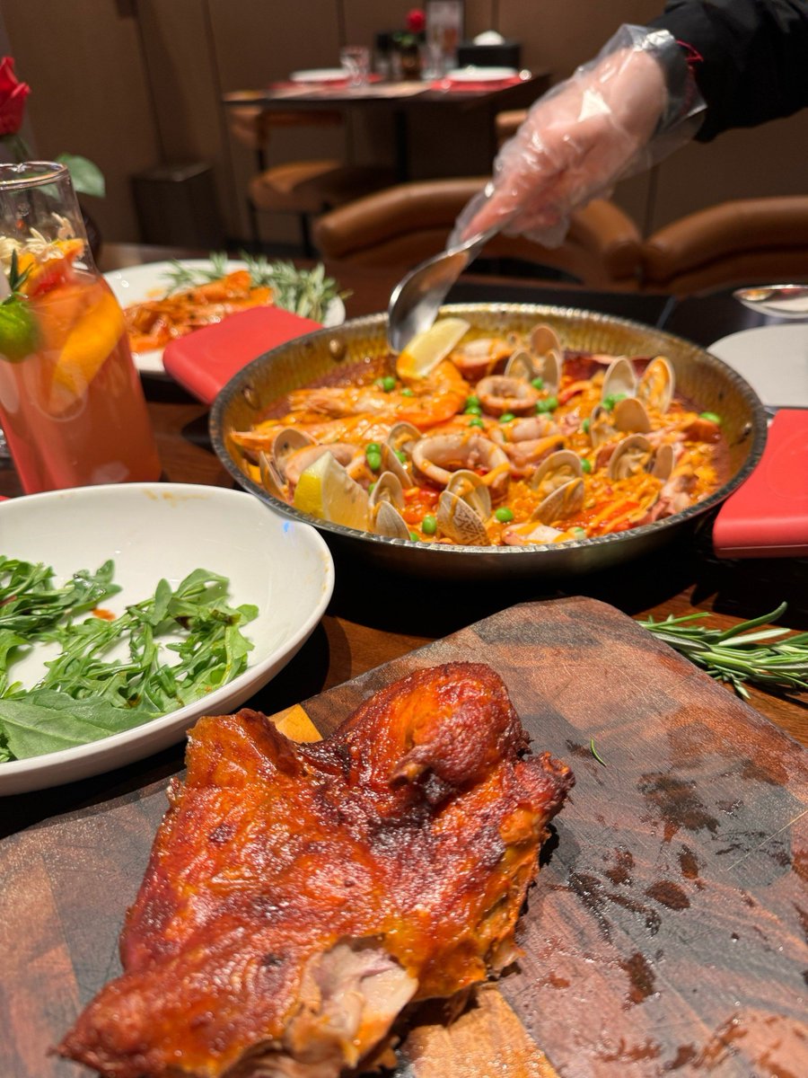 Charlene5w11's tweet photo. [Celebremos con nuestra paella de marisco festiva! Arroz meloso, mariscos frescos y sazón tradicional, tu mesa de fiestas brillará!] https://t.co/bWRNXvIpNU