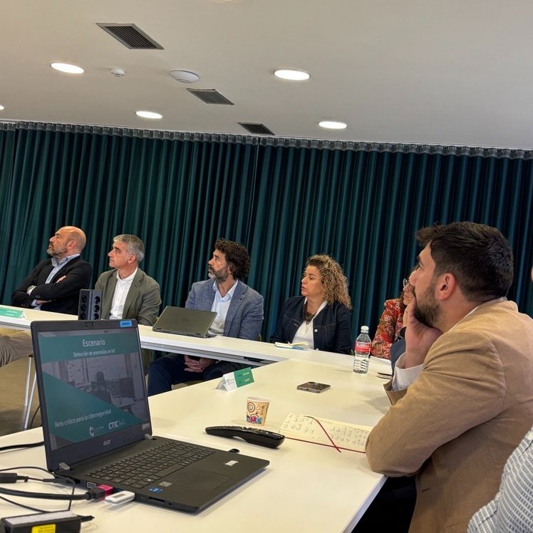 redpuntoes's tweet photo. 📍Gijón: avanzamos en tecnologías cuánticas.
⚛️@ClusterTICAstur  nos acerca sus casos de uso en ciberseguridad IoT y logística urbana, en la alianza coordinada por GAIA, uno de los dos convenios de https://t.co/imOWqcRbIq para aplicar estas tecnologías en sectores estratégicos.👇 https://t.co/OvXHLrPFD1