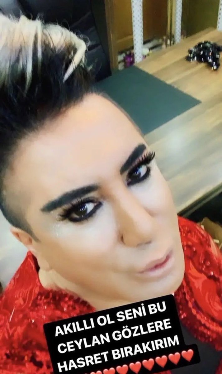karatekitttt's tweet photo. goz makyajını begendigimiz gun https://t.co/mJItkLZPrE