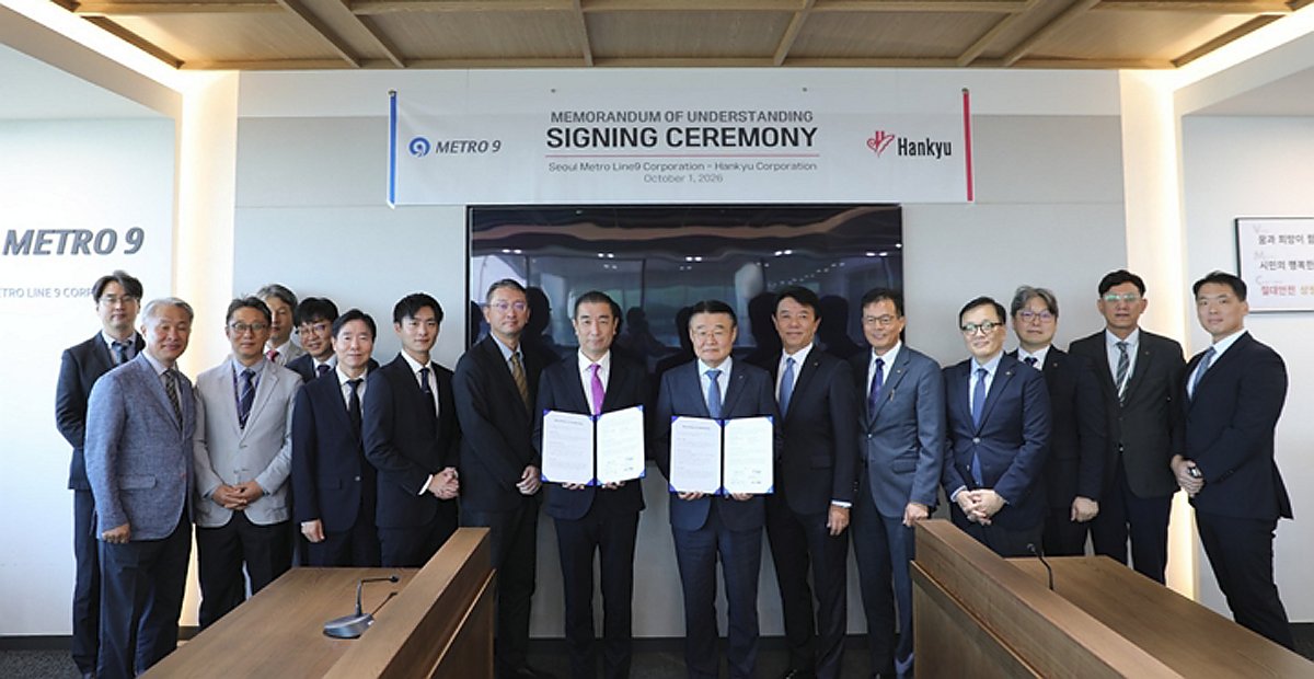 kotonoha_s's tweet photo. ソウル地下鉄9号線と阪急電車が相互協約を締結｜鉄道産業情報センター
https://t.co/IS6Y1lR0sr
双方がまずは広報で相互協力し（阪急は車内モニターとビッグマンで9号線CMを放映）、実務面での協力も順次進めると……（将来的には9号線の緩急混合運転が阪急スタイルになったりする？） https://t.co/lq9qX83BZC