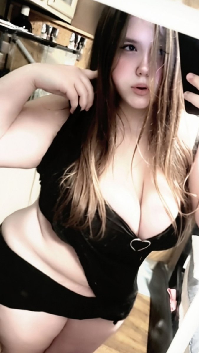 istyping3246's tweet photo. Hehe this fit is so cute it's a nightgown but I also wanted to show yall it falling halfway off my boobs and with no bra 🤭🤭🤭! Jus lemme show off for ya!! https://t.co/yVoGt8bT25