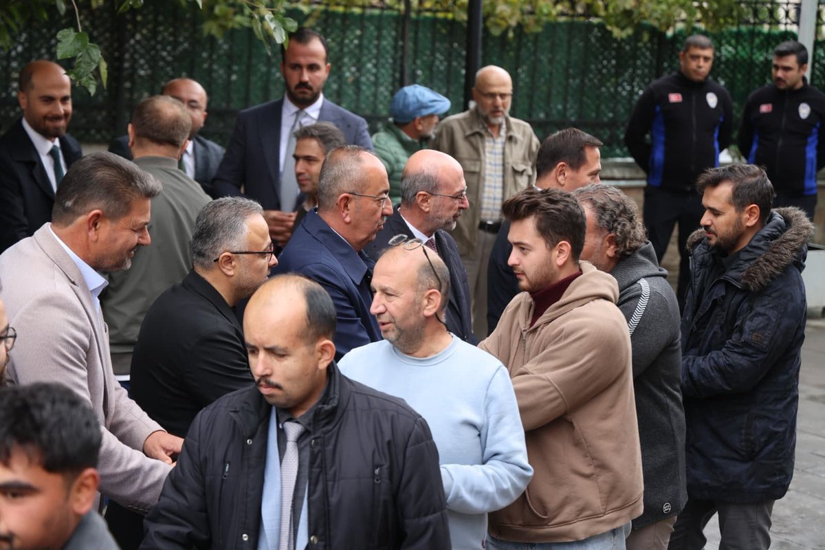 MustafaKavus's tweet photo. Karatay Belediye Başkanımız Hasan Kılca ( @hkilca ), Selçuklu Belediye Başkanımız Ahmet Pekyatırmacı ( @a_pekyatirmaci ) ve Karatay İlçe Başkanımız Akif Demirci ( @avakifdemirci ) ile birlikte Cuma’nın bereketini hemşehrilerimizle birlikte paylaştık.

Cumamız mübarek olsun.

📍Kadı İzzeddin Camii