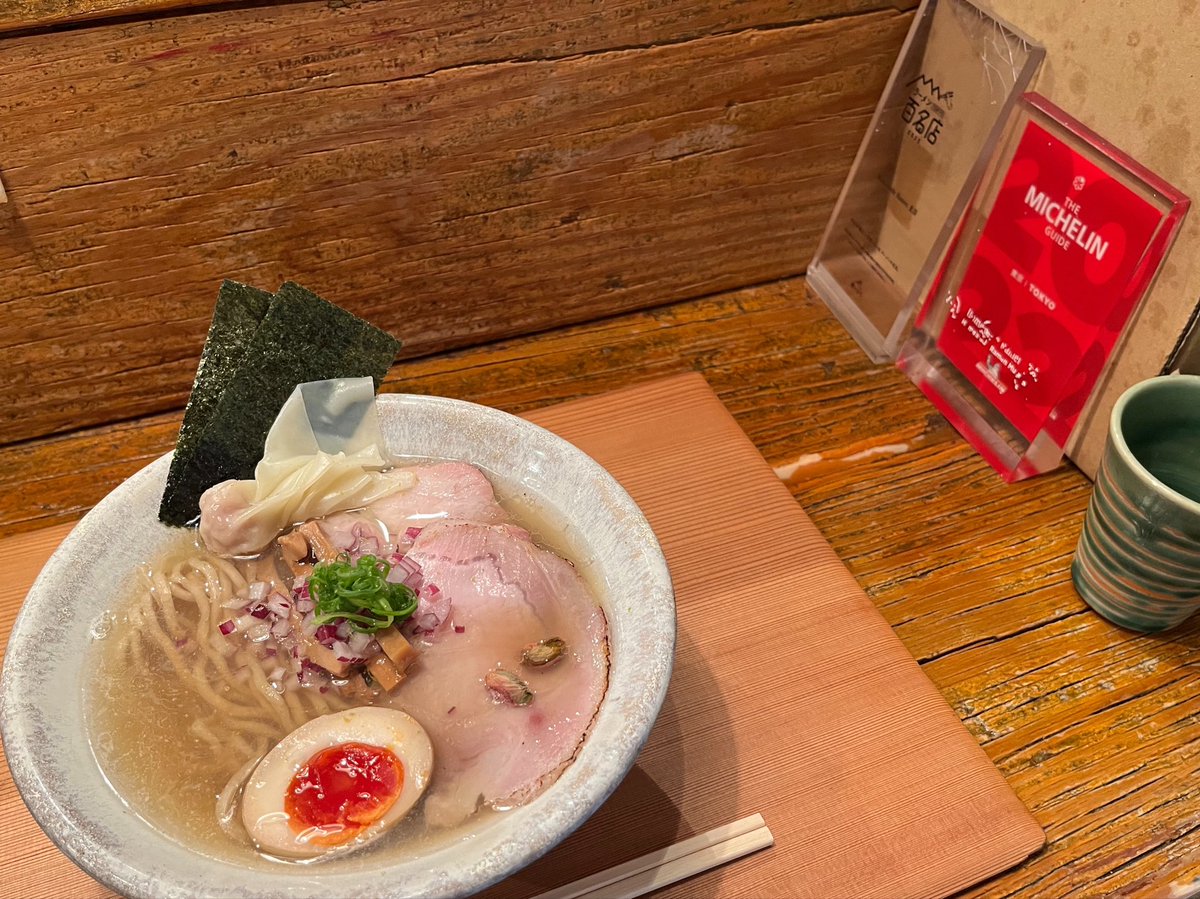 danmame's tweet photo. 大森・Homemade Ramen 麦苗
「塩いりこ＋上トッピング」
7月以来の塩いりこ。
調理中のいりこの香りにノックアウト。
しみじみ旨いなぁ。
好きな醤油系を優先しがちだけど定期的に塩系も食べないと。

新しい月。
新しい動きはまだ見えないけど人の動きはありました。 https://t.co/VZi5GSWD4l