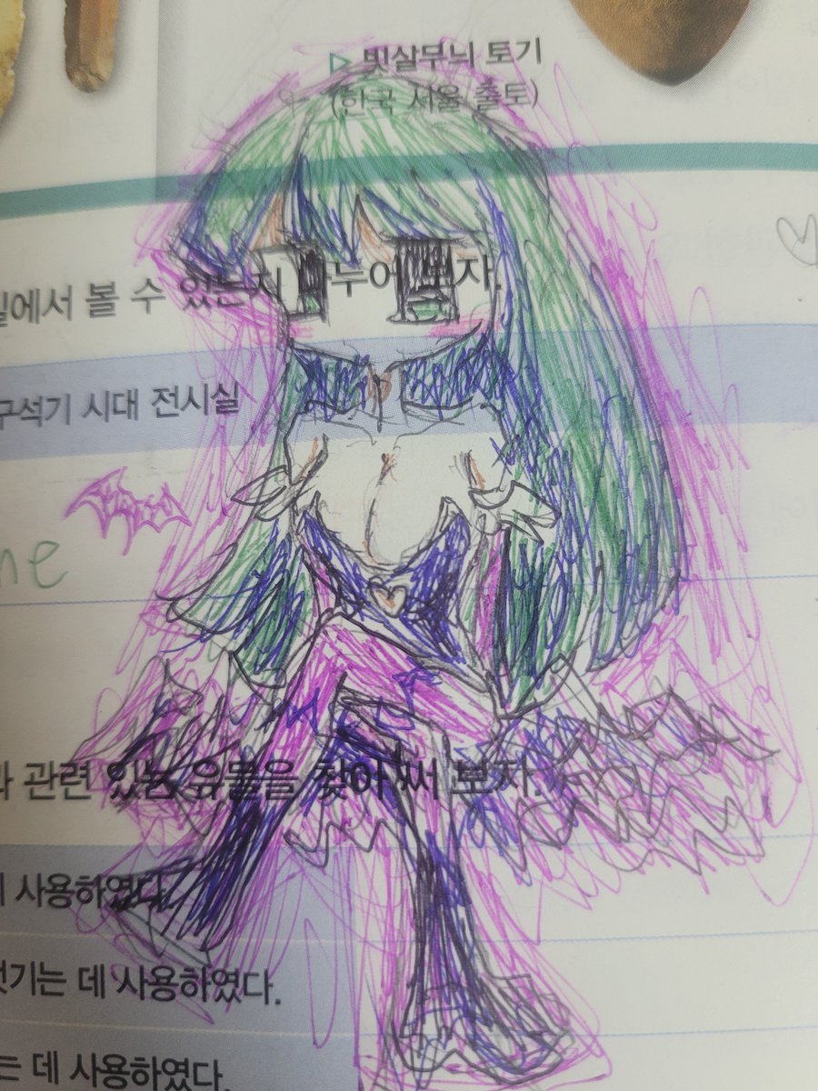 KiIIKiII_E's tweet photo. 자습시간에 낙서만 함 도덕쌤한테 10색볼펜 받았는데 그걸로 색칠했어 두 번째 껀 시간 없어서 하나만 색칠했어 근데 지금보니까 너무 못그렸다 특히 다리 꼰 거 ㅠㅠ https://t.co/3PNGKPhGQJ