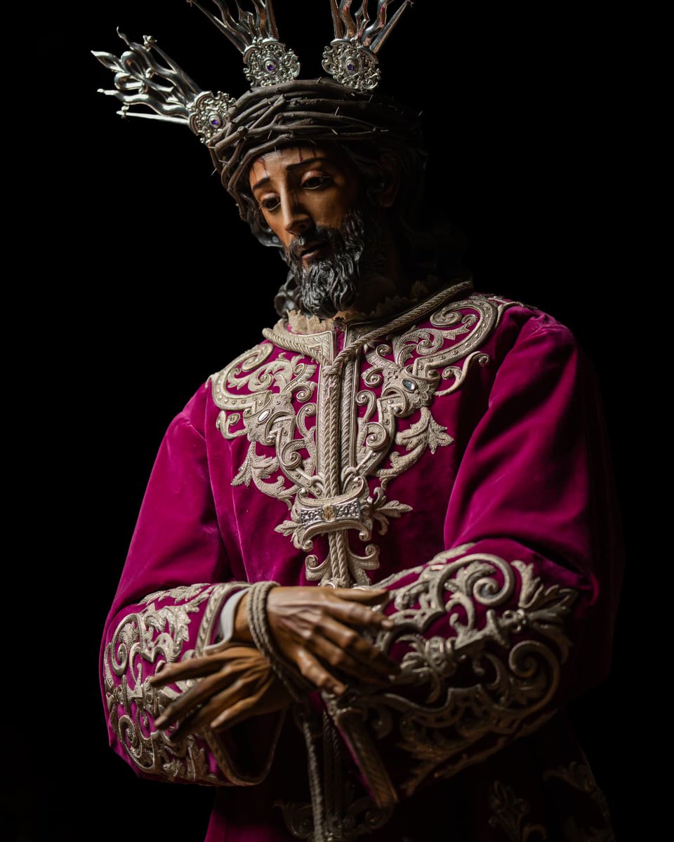 Hdad_Macarena's tweet photo. 🟣 Recordamos a todos los hermanos, fieles y devotos que hoy, a las 20:00 horas, tendrá lugar la Solemne Eucaristía en honor a Nuestro Padre Jesús de la Sentencia, presidida por el rector de la Basílica y director espiritual de la Hermandad de la Macarena, Rvdo. P. D. José María Losada. 

La celebración contará con el acompañamiento musical de la Coral Polifónica de la Hermandad de la Macarena, contribuyendo al realce de la liturgia.  

📺 La Santa Misa podrá seguirse en directo a través de Macarena TV.

📸 @herran_murillo
