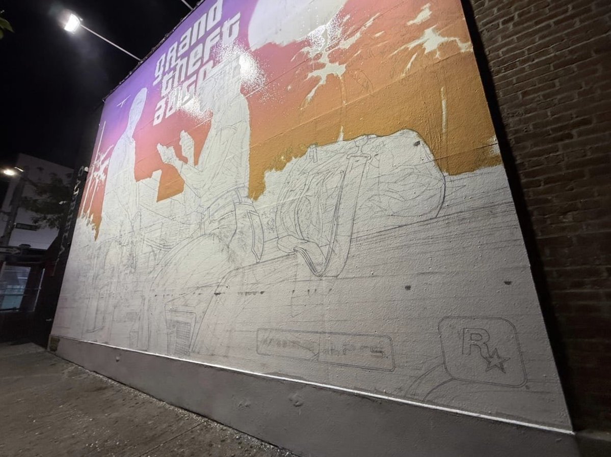 Rockstar_Mag's tweet photo. La fresque de Brooklyn avance ! 
On peut voir le logo Rockstar, puis la mention "Expérience optimale sur PS5" ! https://t.co/nhQs9TLcst
