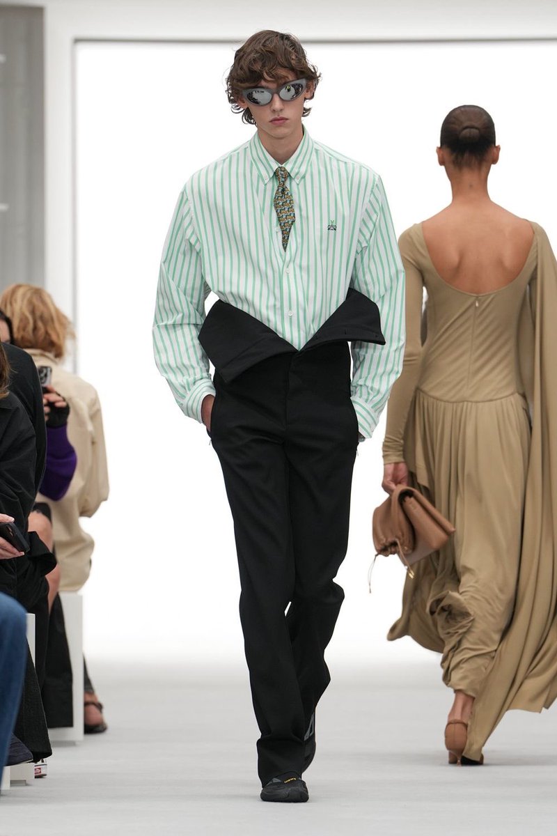 jacquemusx's tweet photo. I have a feeling Jonathan Anderson would love today’s Loewe collection. Jack McCollough and Lazaro Hernandez do a great job following him. https://t.co/rxaXxUcXLb