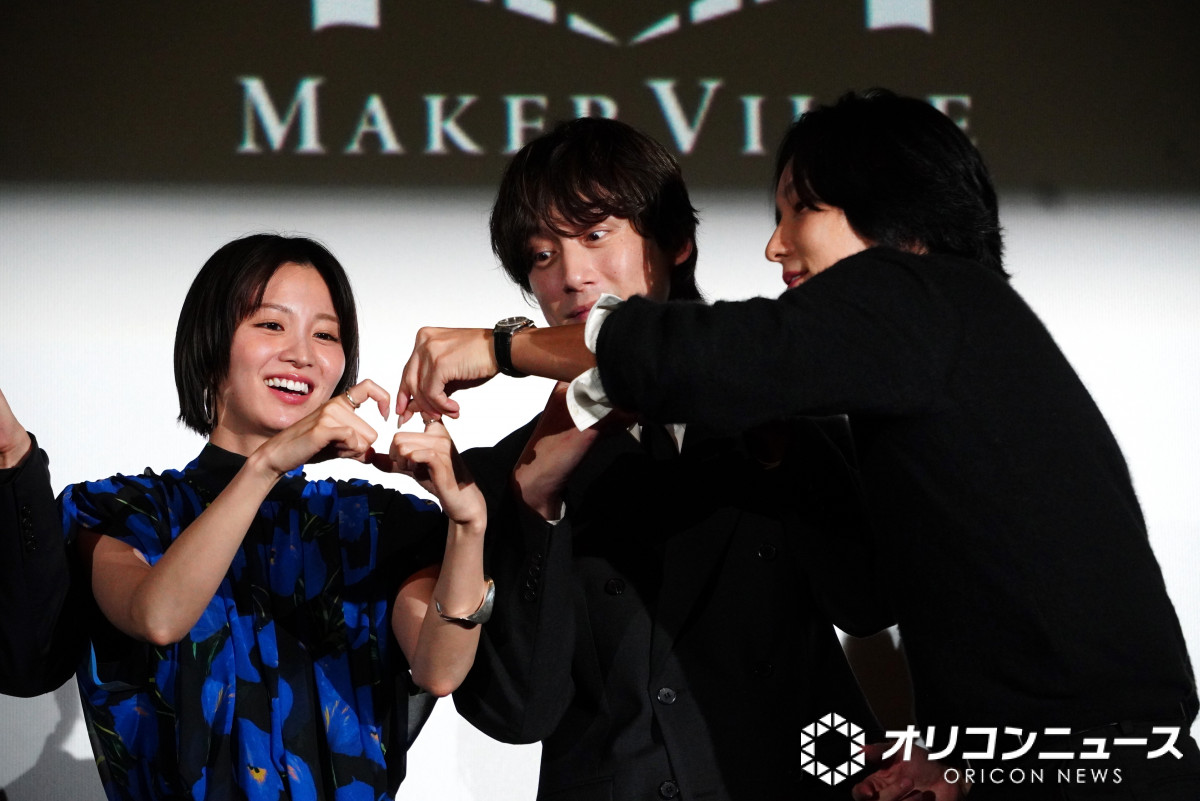 oricon's tweet photo. 坂口健太郎
イ・ジュンギに“ハート”レクチャーされ笑顔💕
大スクリーン上映に本音も…
💭「うらやましい」
https://t.co/ZZQ44VtY1G

#kiDnapGAME @kidnapgame_jp https://t.co/GrlwZG4qN6