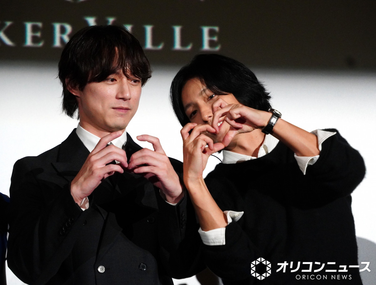 oricon's tweet photo. 坂口健太郎
イ・ジュンギに“ハート”レクチャーされ笑顔💕
大スクリーン上映に本音も…
💭「うらやましい」
https://t.co/ZZQ44VtY1G

#kiDnapGAME @kidnapgame_jp https://t.co/GrlwZG4qN6