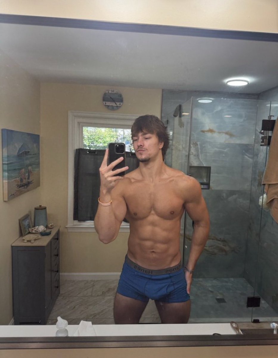 masterglorry's tweet photo. Woke up at 195lbs this morning, trying to get to 200lbs lean #abs https://t.co/wexKGKY4U4