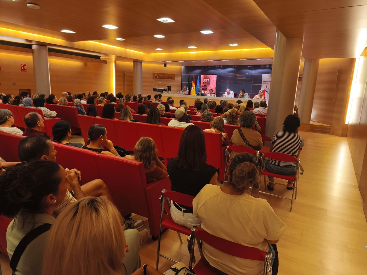ccooand_FI's tweet photo. CCOO Industria Almería
EXITO TOTAL lleno absoluto‼️
🔴Asamblea Delegadas y Delegados del Sector Manipulado y Envasado de frutas,hortalizas y flores‼️
🔴Salarios 
🔴Jornadas DIGNAS
🔴Avanzar DERECHOS
💪Lucharemos sin DESCANSOS https://t.co/dQph0XfqUk