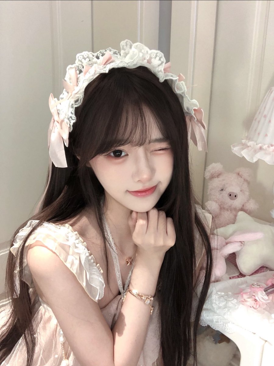 jasmin70ku4's tweet photo. 开始上供，有人在意吗！！

有人想锐评一下我的福嘛 🥹   

粉粉嫩嫩

不要🚪赶紧看，我要删了… https://t.co/cxaRO1Zrh7