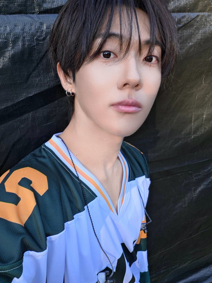 dnflemf9's tweet photo. 나 별로 바라는 거 없어요
안태규 살짝 닮고….
      ㄴ 바라는 거 줫나 많네 https://t.co/8o2WMKHdYK