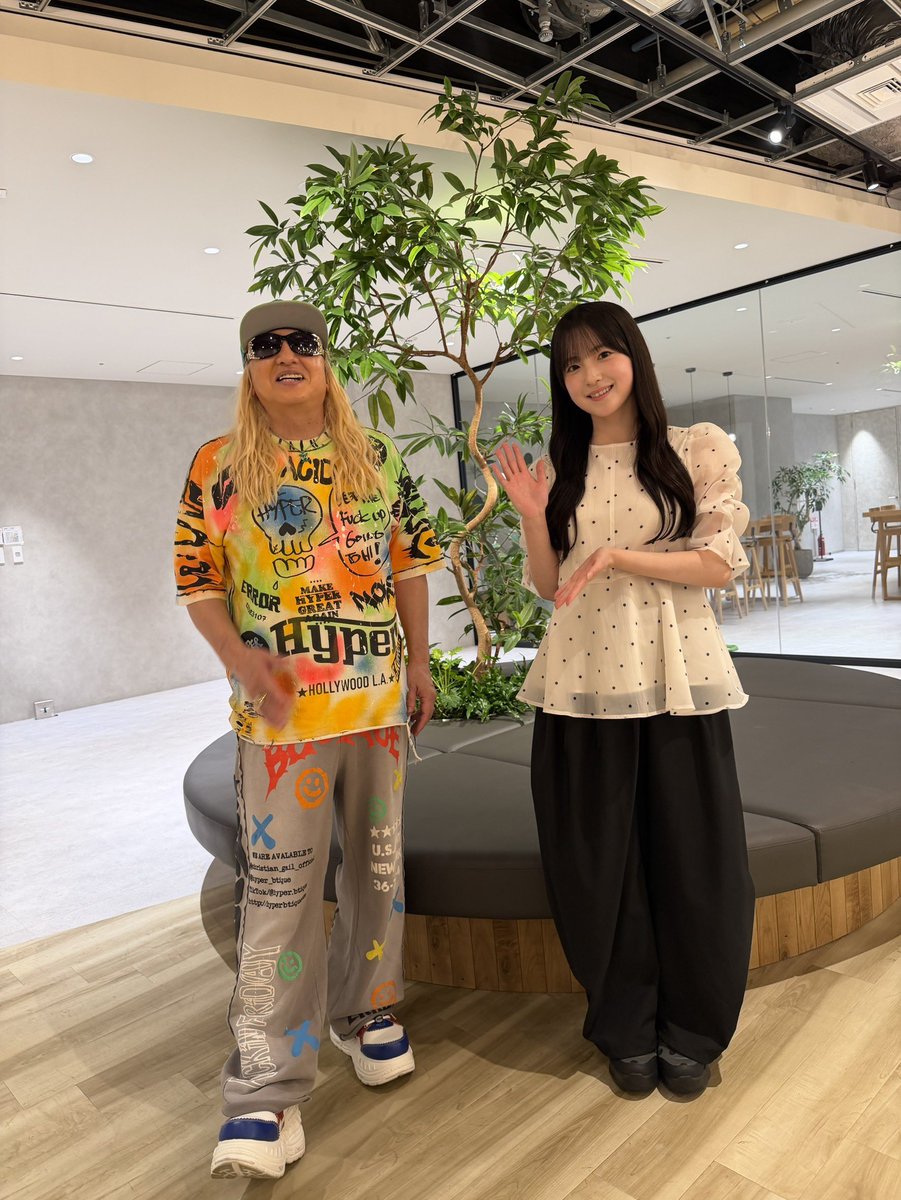nogizaka46's tweet photo. 本日10月2日(金)20:00〜、
FM FUJI「～DJ KOO PRESENTS～ BEAT GOES ON」に、#鈴木佑捺 が出演します✨

ぜひ、お聴きください📻

@BGO_fmfuji
#ビートゴーズオン
#乃木坂46 https://t.co/SVw2EFHJ7U
