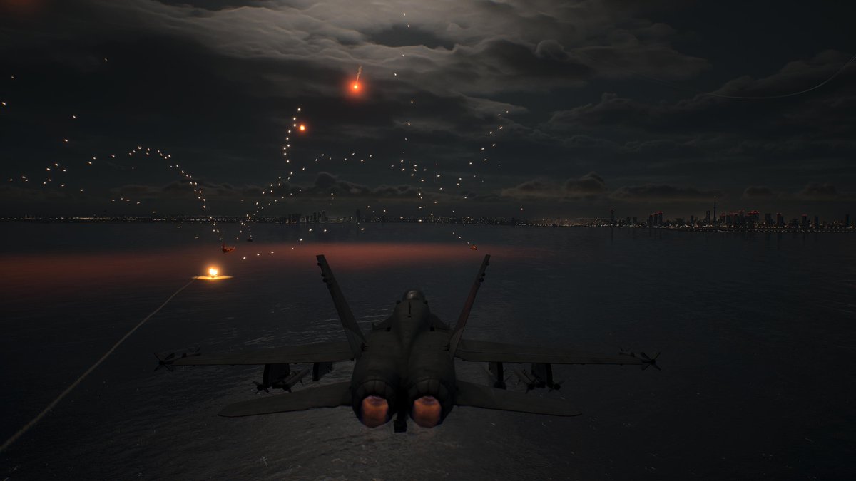 SPACE_HOTCAKE's tweet photo. 起きた。
夜勤行こ。
#ACE_COMBAT_8 は空対艦ミサイルが煙を噴いて終末誘導 で突っ込んでゆく感じが撮影出来るのいいね。
特殊兵装の効果を撮るの楽しいね。 https://t.co/AX2bdwu5cL